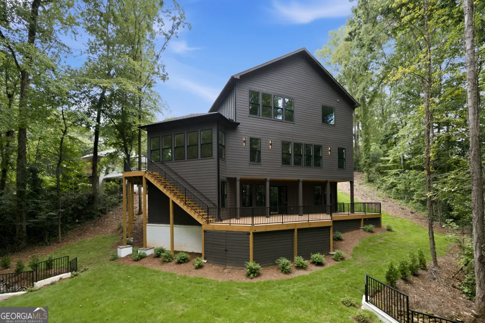 132 Lakeshore DR NE Marietta, GA 30067