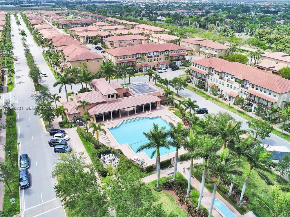 634 SW 147th Ave #634 Pembroke Pines, FL 33027