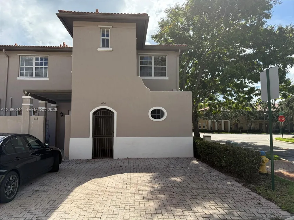 634 SW 147th Ave #634 Pembroke Pines, FL 33027
