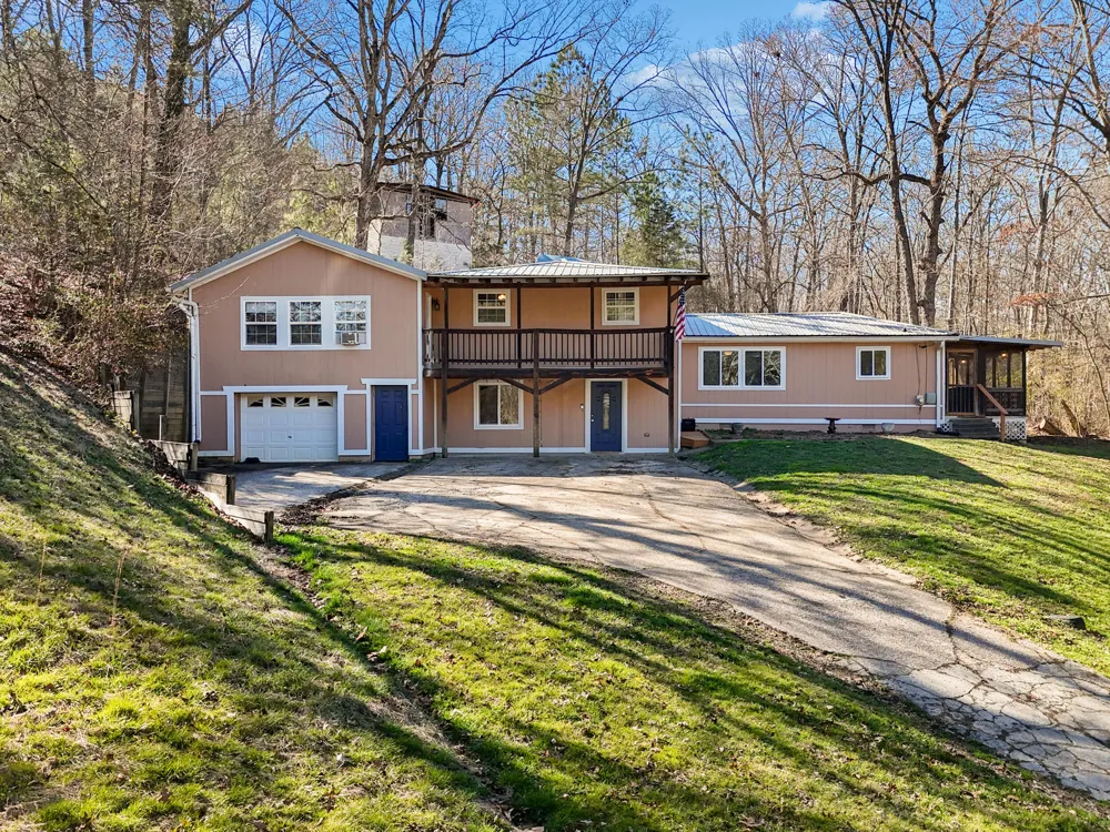 16127 Lakewood Drive Sale Creek, TN 37373