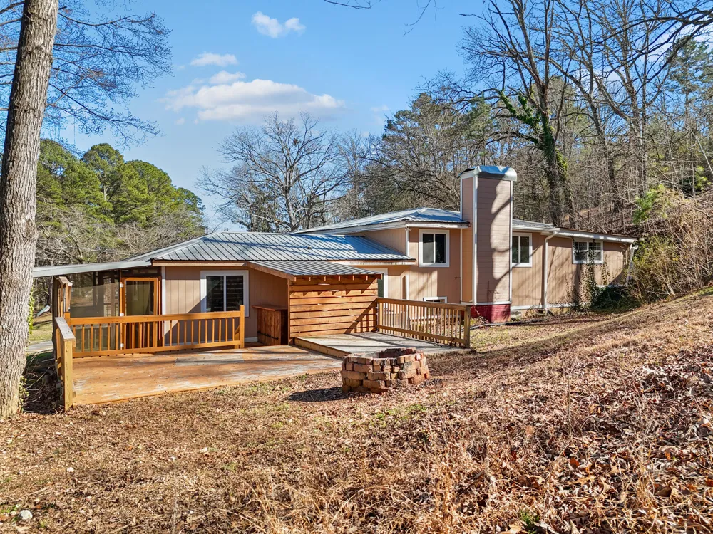 16127 Lakewood Drive Sale Creek, TN 37373