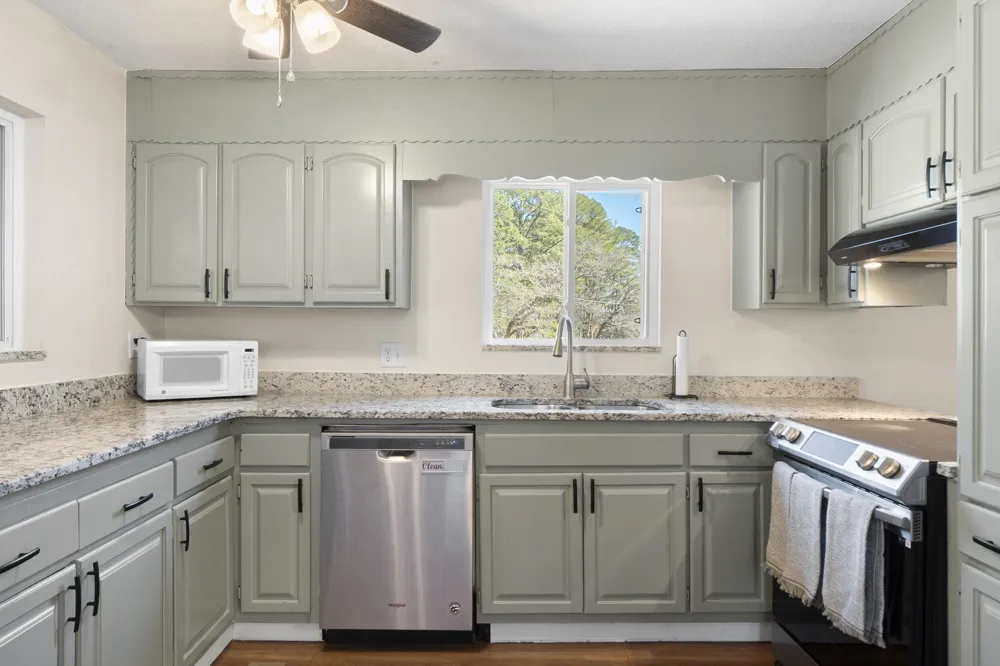 16127 Lakewood Drive Sale Creek, TN 37373