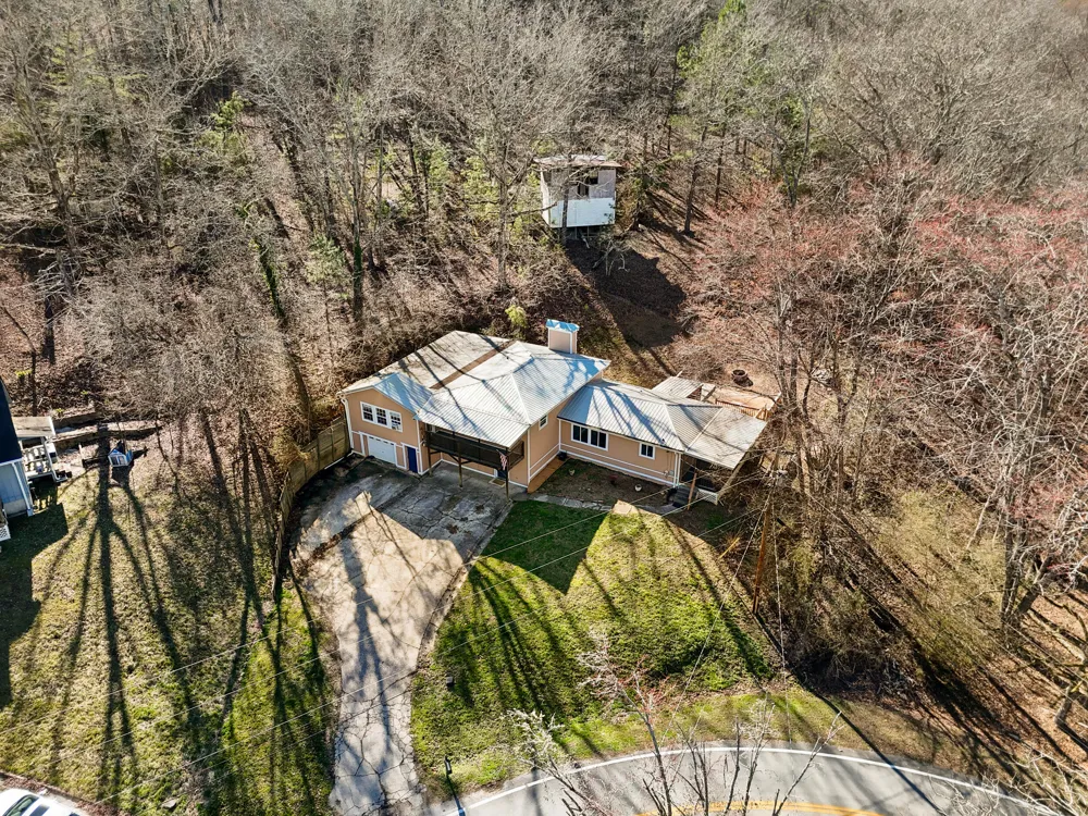 16127 Lakewood Drive Sale Creek, TN 37373