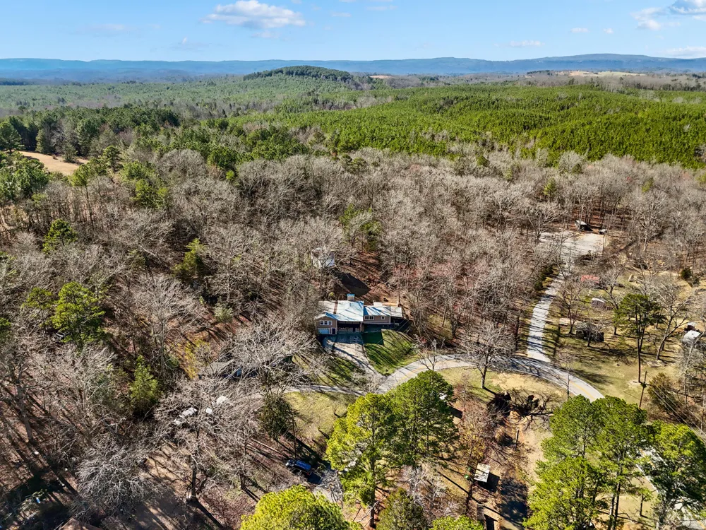 16127 Lakewood Drive Sale Creek, TN 37373