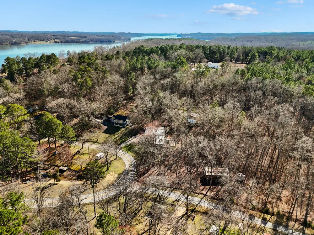 16127 Lakewood Drive Sale Creek, TN 37373