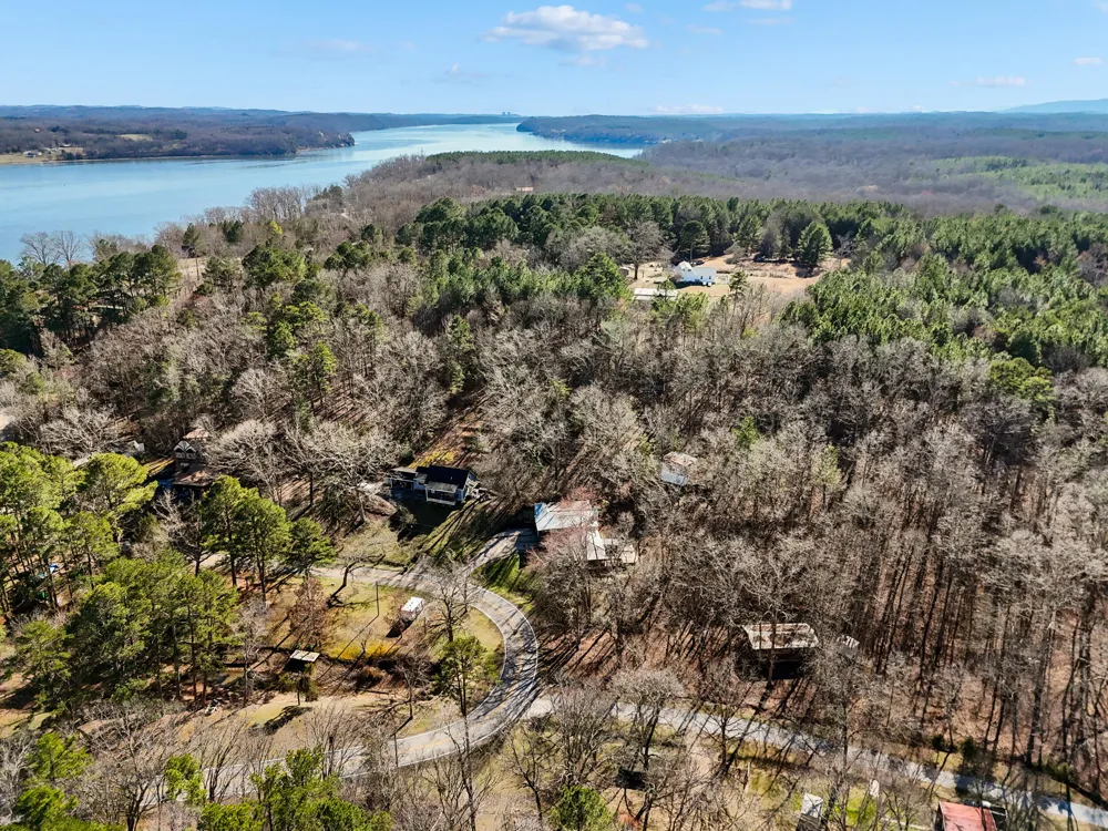 16127 Lakewood Drive Sale Creek, TN 37373