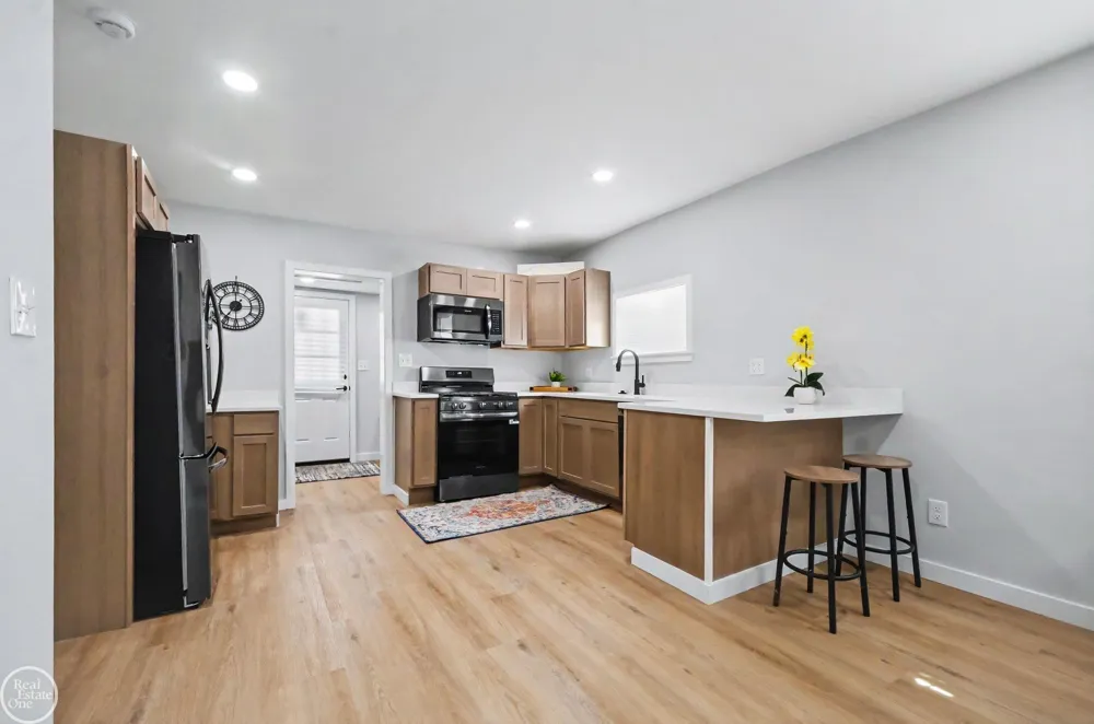 20925 Ridgemont Street Harper Woods City, MI 48225
