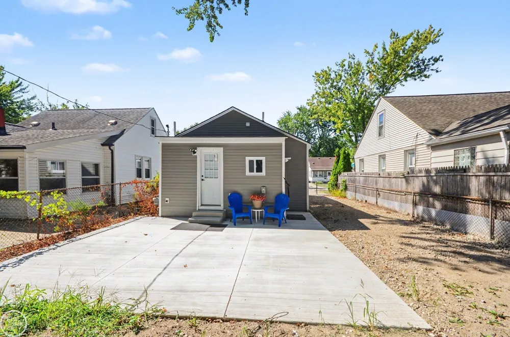 20925 Ridgemont Street Harper Woods City, MI 48225