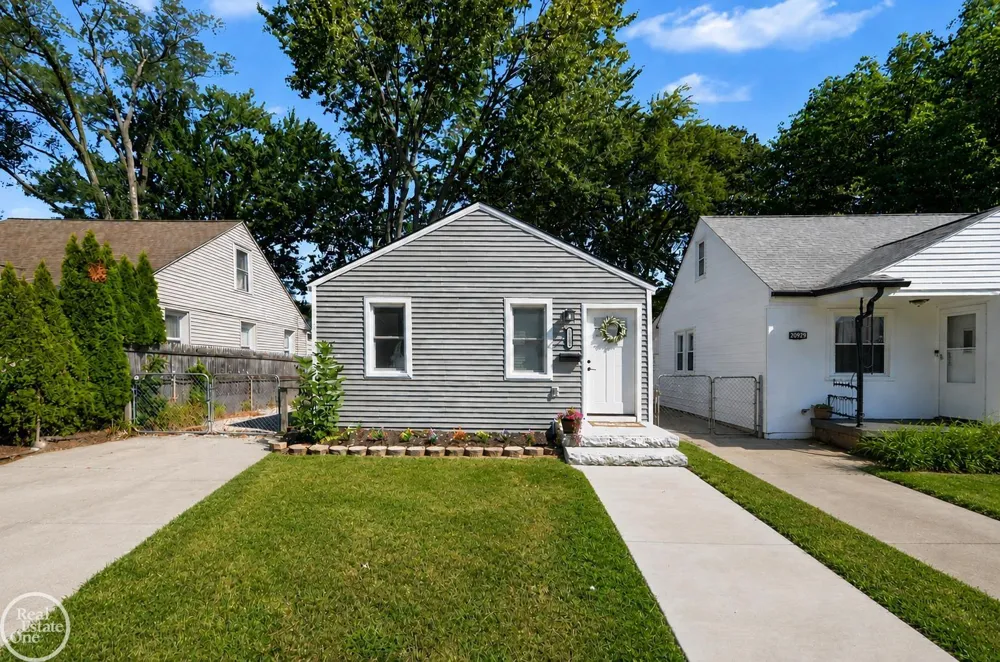 20925 Ridgemont Street Harper Woods City, MI 48225