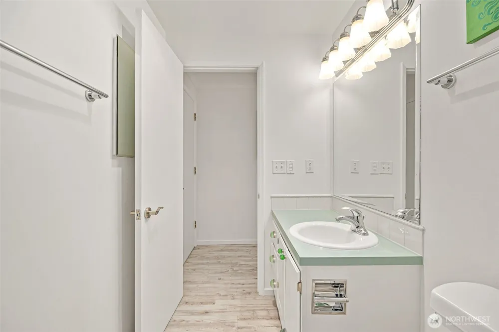 914 6th Avenue #201 Seattle, WA 98109