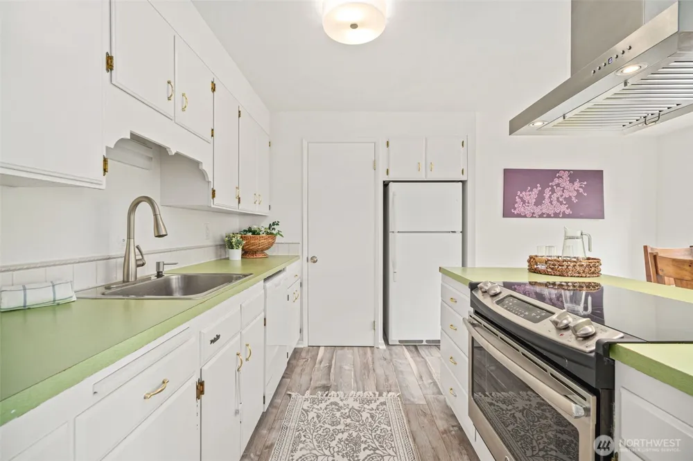 914 6th Avenue #201 Seattle, WA 98109