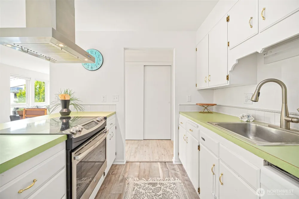 914 6th Avenue #201 Seattle, WA 98109