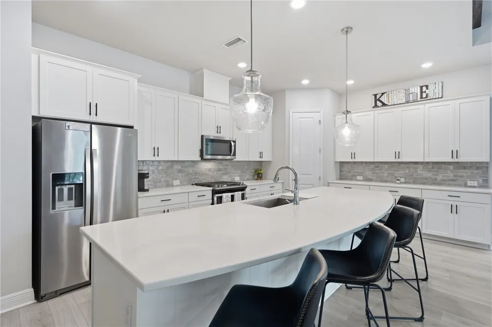 7720 PARADISO DRIVE Apollo Beach, FL 33572