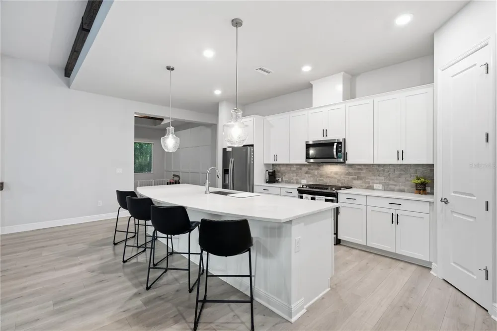 7720 PARADISO DRIVE Apollo Beach, FL 33572