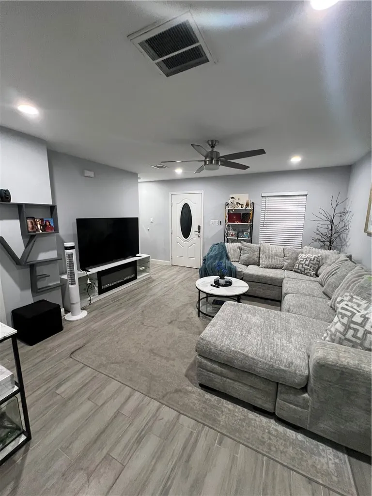 6501 Osprey Drive #A+B Houston, TX 77048