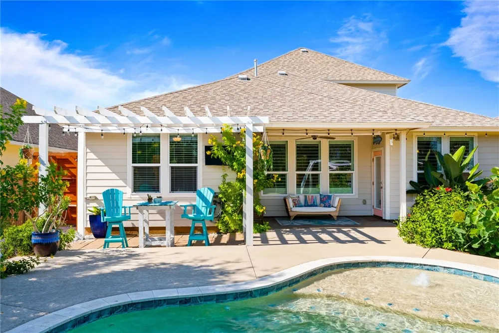 109 Shadow Moss Lane Rockport, TX 78382