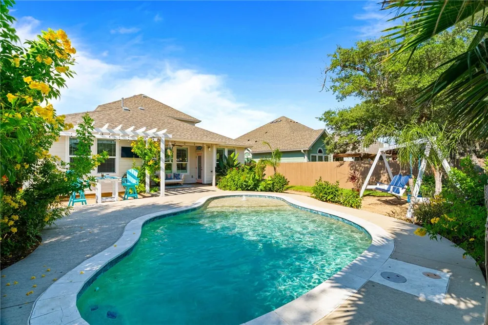 109 Shadow Moss Lane Rockport, TX 78382