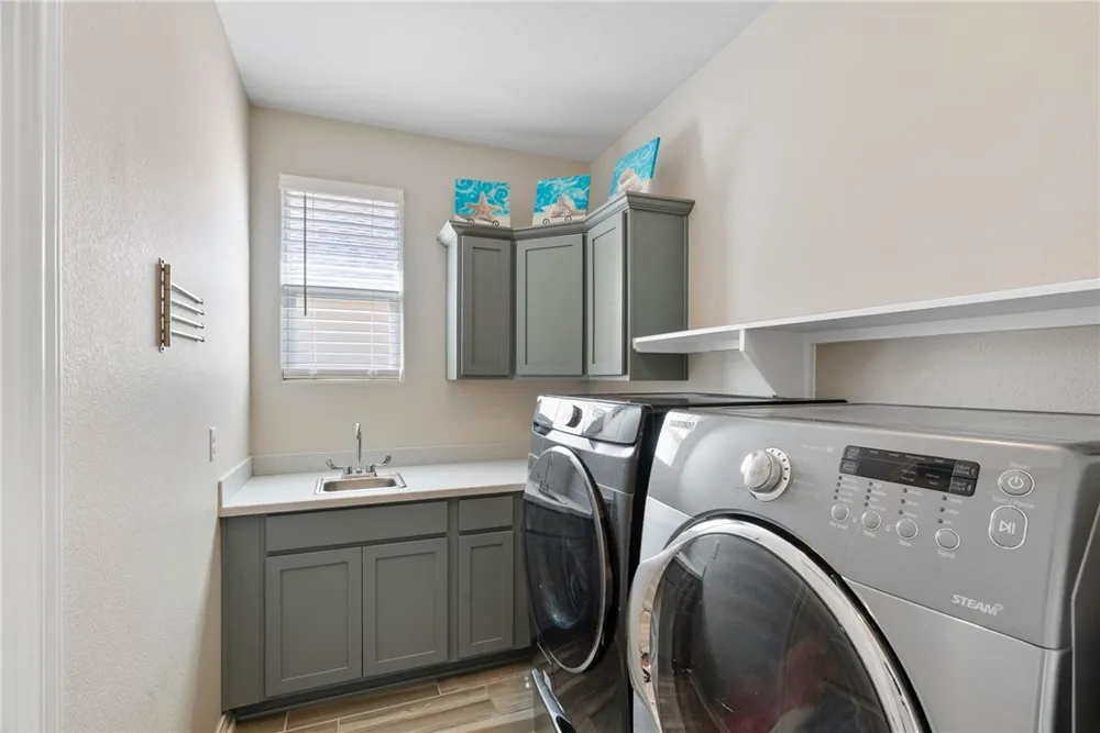 109 Shadow Moss Lane Rockport, TX 78382