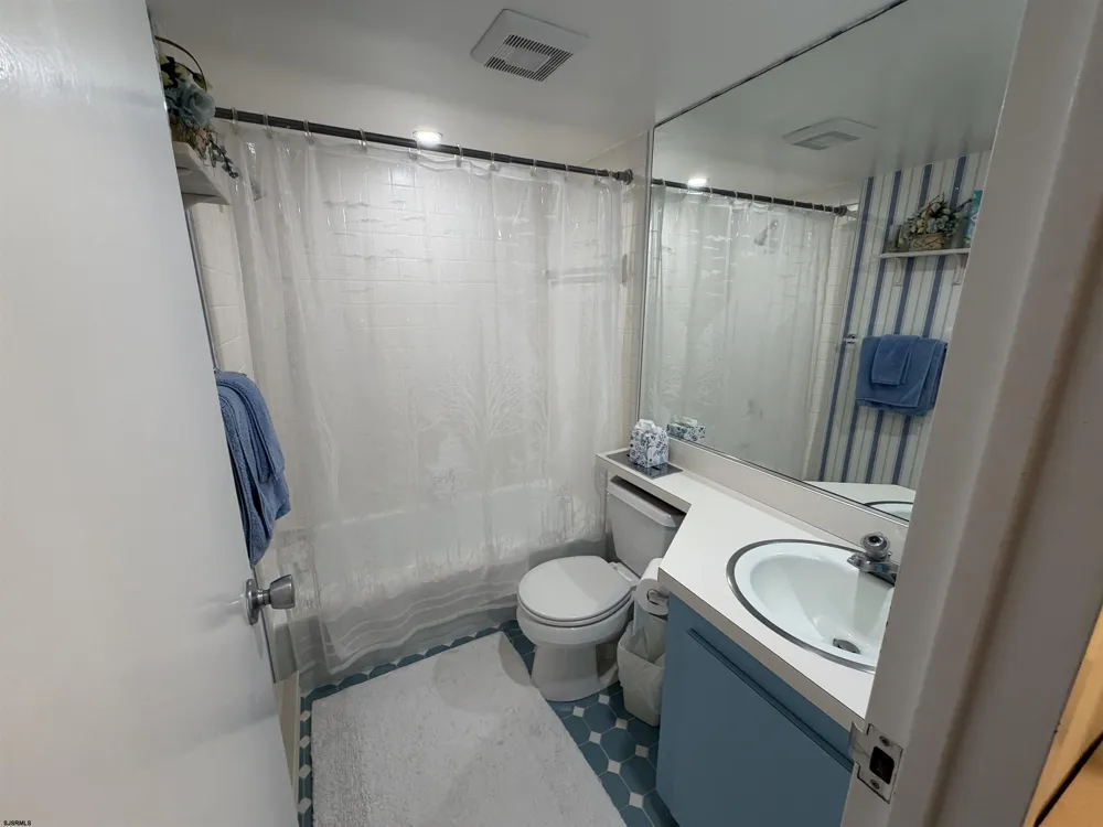 66 E 20th St. Unit 203 Avalon, NJ 08202