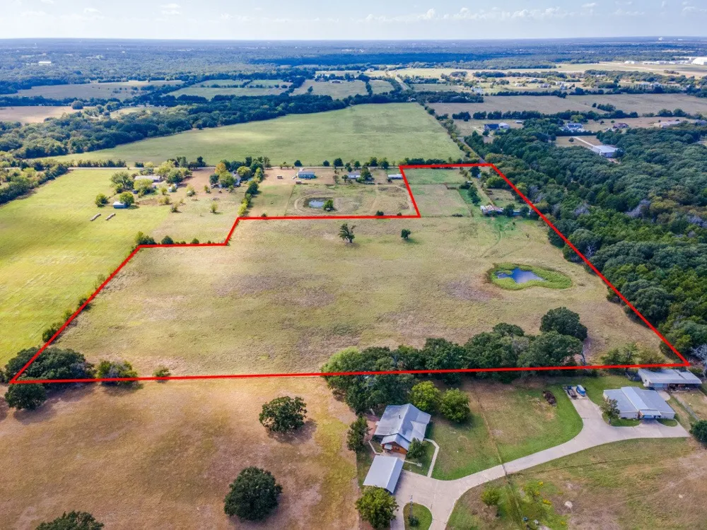 2165 County Road 3304 Greenville, TX 75402