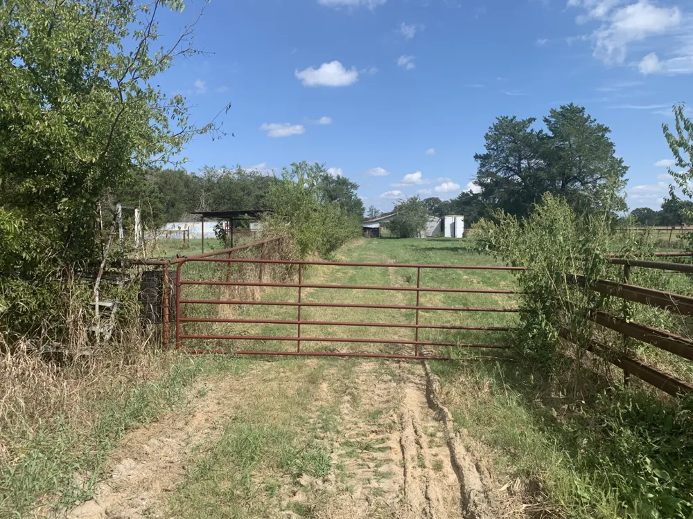 2165 County Road 3304 Greenville, TX 75402