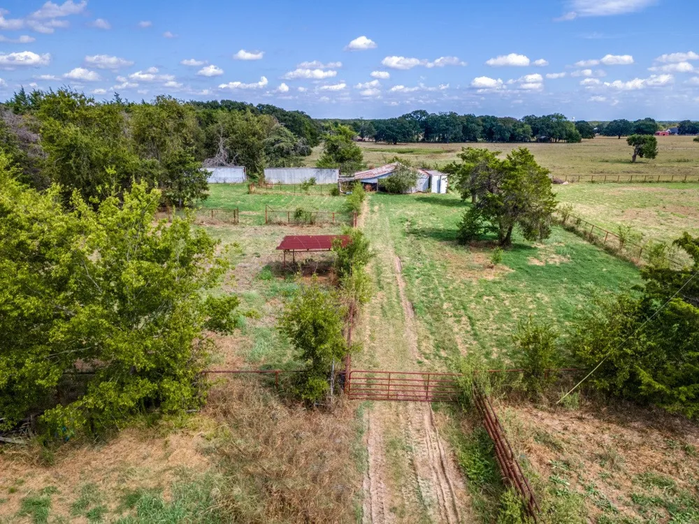 2165 County Road 3304 Greenville, TX 75402