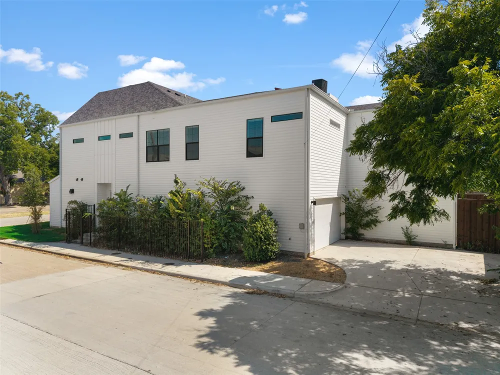 2513 Winnetka Avenue Dallas, TX 75212