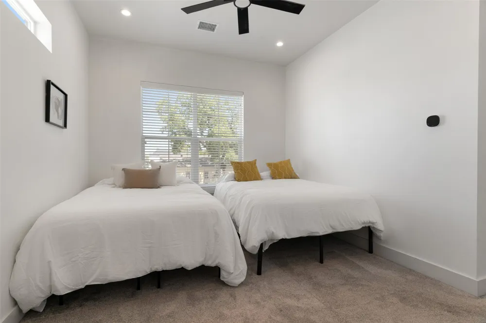 2513 Winnetka Avenue Dallas, TX 75212