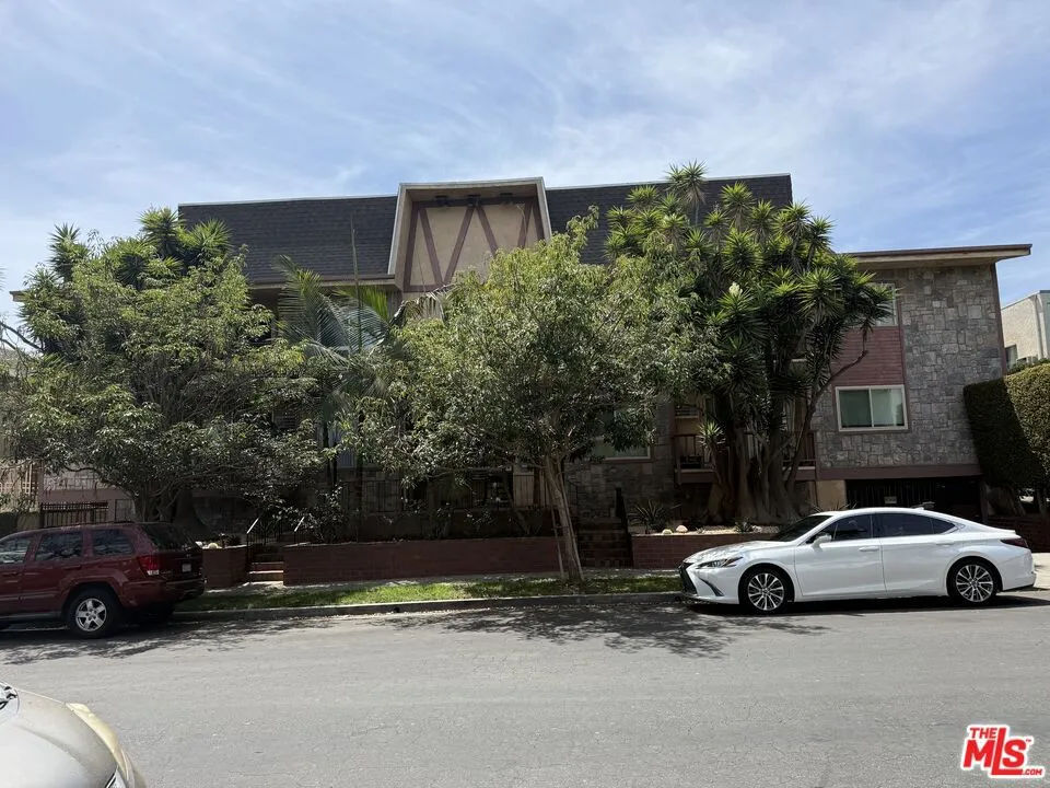 1849 Greenfield Avenue #106 Los Angeles, CA 90025