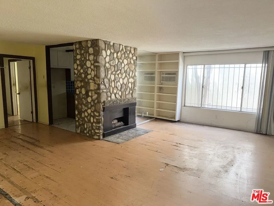 1849 Greenfield Avenue #106 Los Angeles, CA 90025