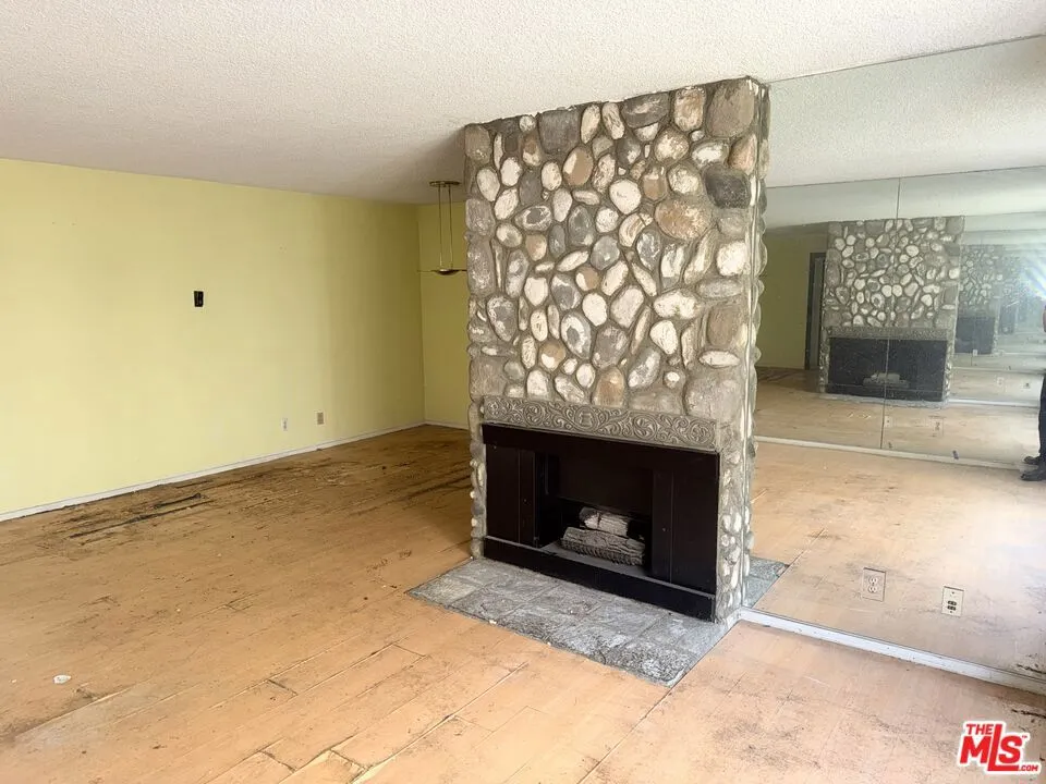 1849 Greenfield Avenue #106 Los Angeles, CA 90025