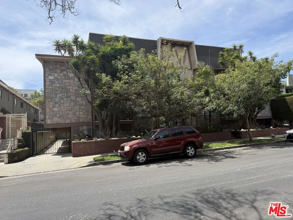 1849 Greenfield Avenue #106 Los Angeles, CA 90025