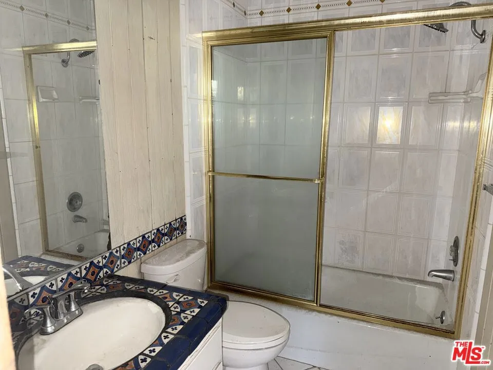 1849 Greenfield Avenue #106 Los Angeles, CA 90025