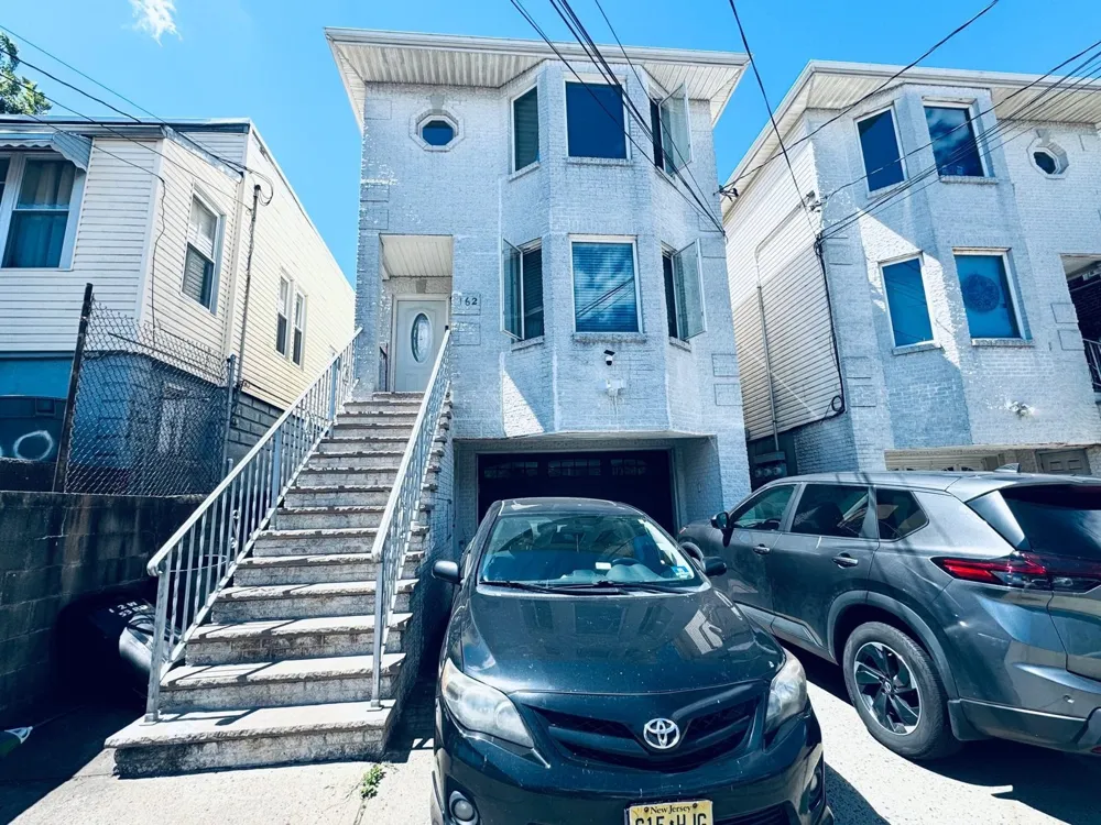 162 WEST 53RD ST Bayonne, NJ 07306