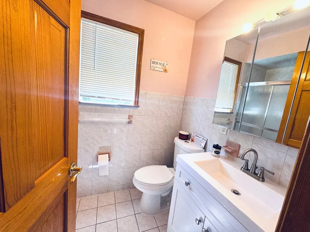 162 WEST 53RD ST Bayonne, NJ 07306