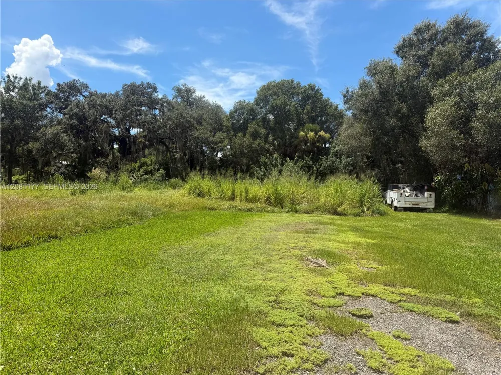 869 Avalon Ave La Belle, FL 33935