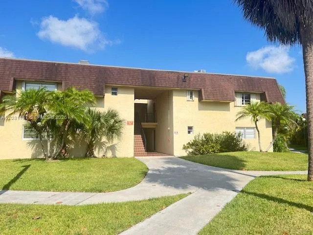 13710 SW 90th Ave #20 Miami, FL 33176