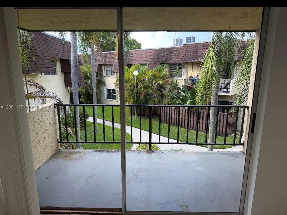 13710 SW 90th Ave #20 Miami, FL 33176