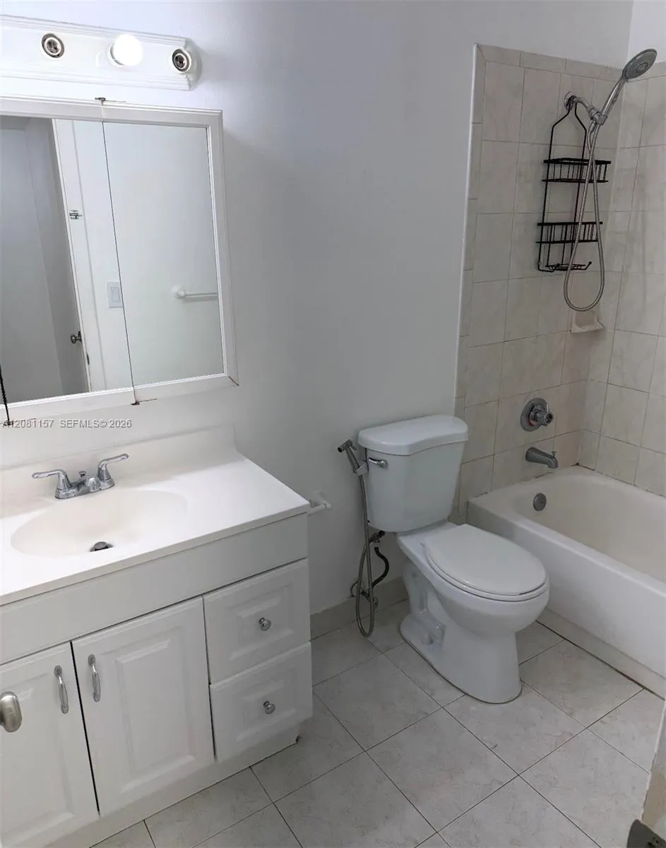13710 SW 90th Ave #20 Miami, FL 33176