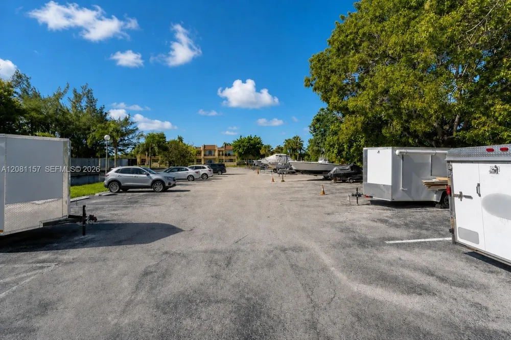 13710 SW 90th Ave #20 Miami, FL 33176