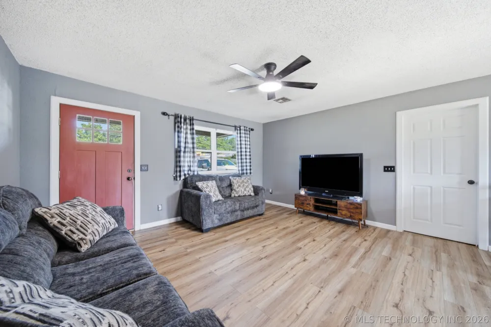 111 S 6th Street Morris, OK 74445