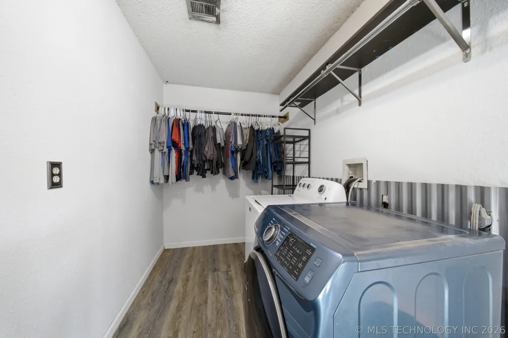 111 S 6th Street Morris, OK 74445