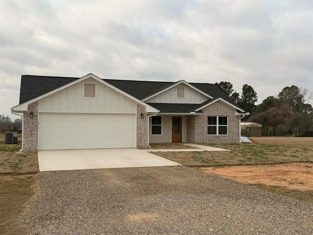 2911 E 2090 ROAD Hugo, OK 74743