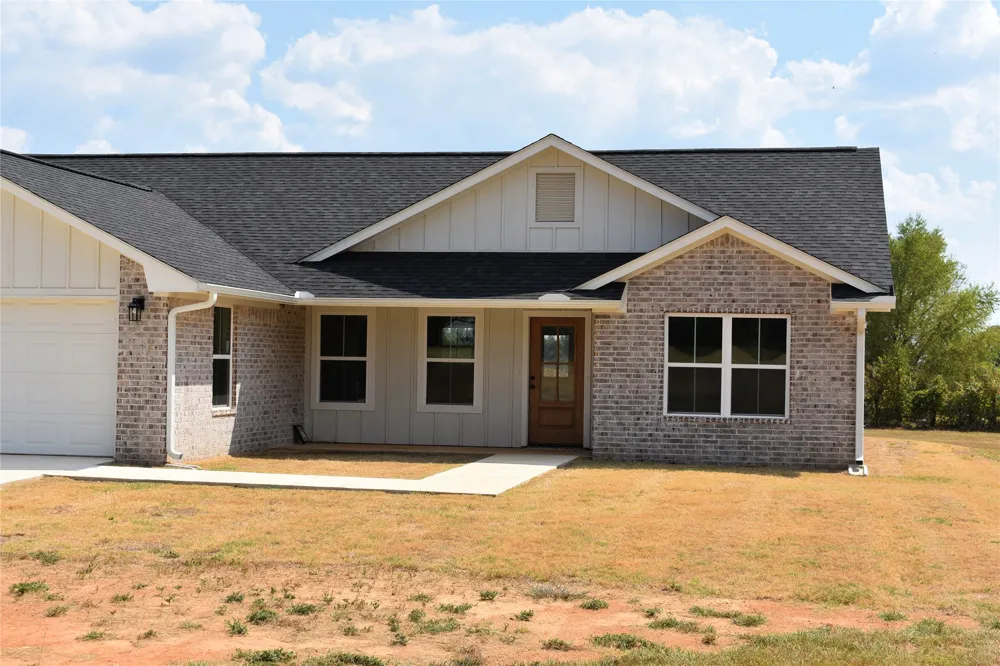 2911 E 2090 ROAD Hugo, OK 74743