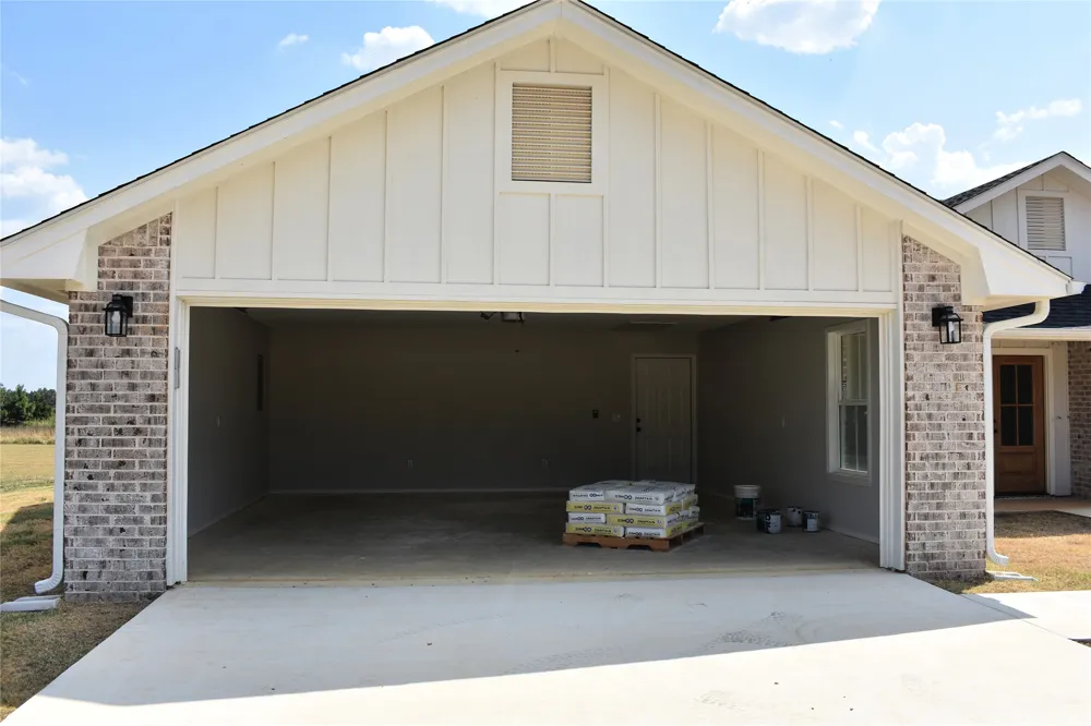 2911 E 2090 ROAD Hugo, OK 74743