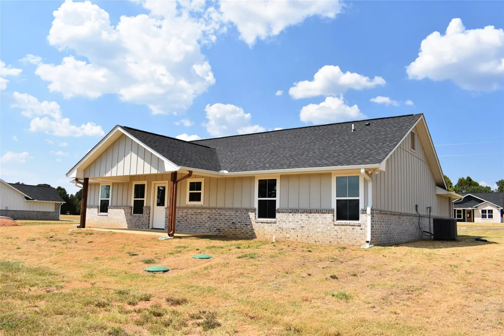 2915 E 2090 ROAD Hugo, OK 74743