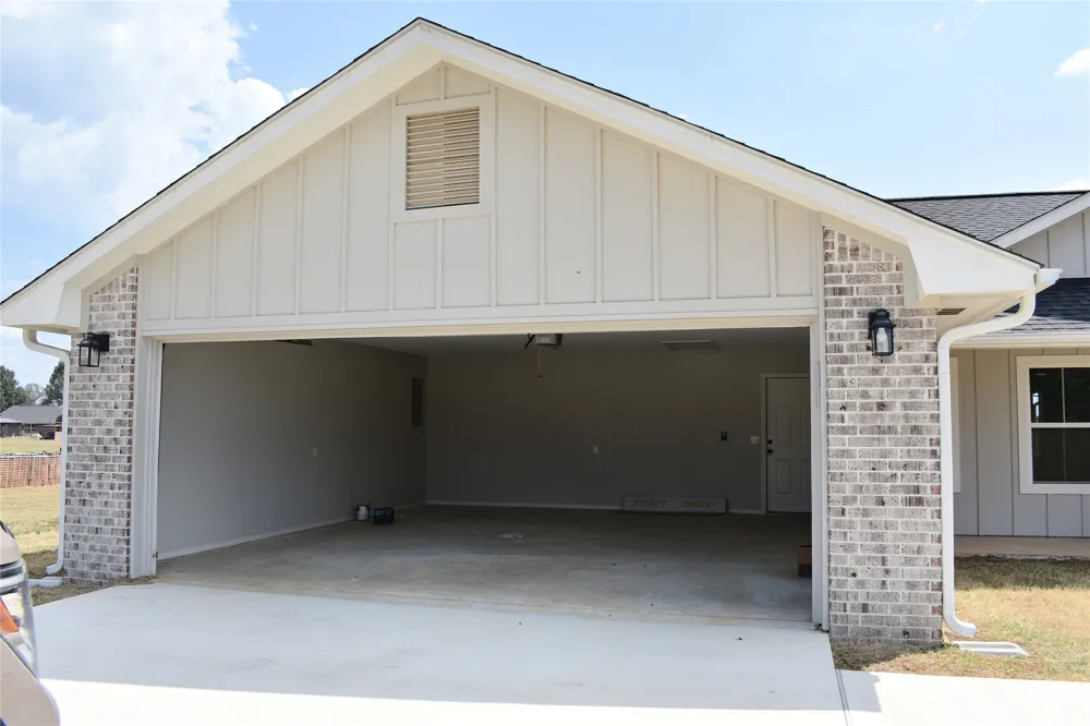 2915 E 2090 ROAD Hugo, OK 74743