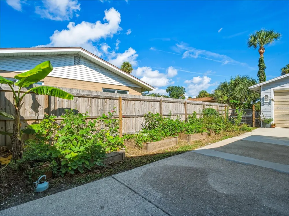 125 DIXWOOD AVENUE Edgewater, FL 32132