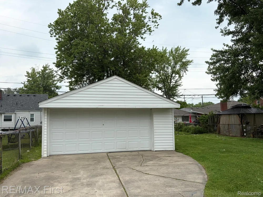 22921 Gaukler Street St Clair Shores City, MI 48080