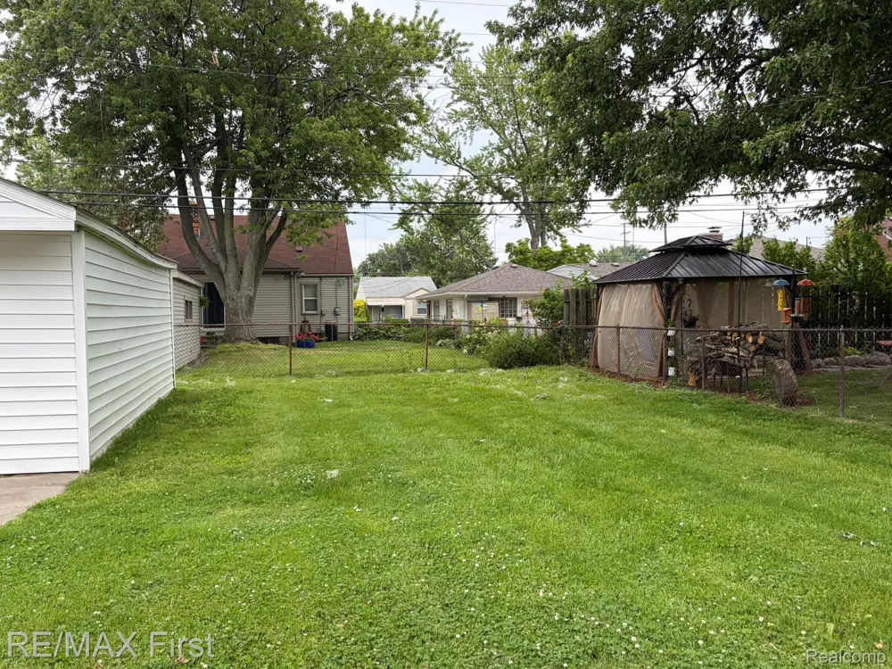22921 Gaukler Street St Clair Shores City, MI 48080